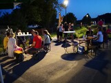 Gemütliches Zusammensitzen am Ende der Langen Nacht