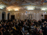 Blick am Eröffnungsabend in den Prälatensaal