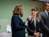 Alina Lenzer im Gespräch mit Barbara Stöckl