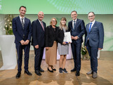 WZP 2022 Preisträgerin Alina Lenzer mit Landesrat Danninger und Begleitung